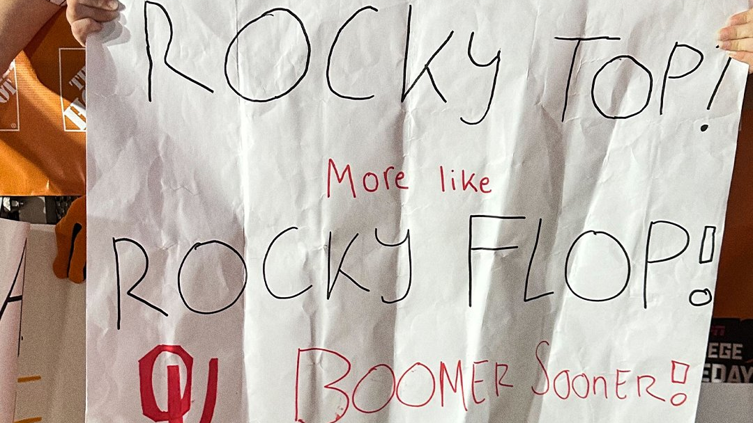 Best signs from “College GameDay” in Tennessee-Oklahoma