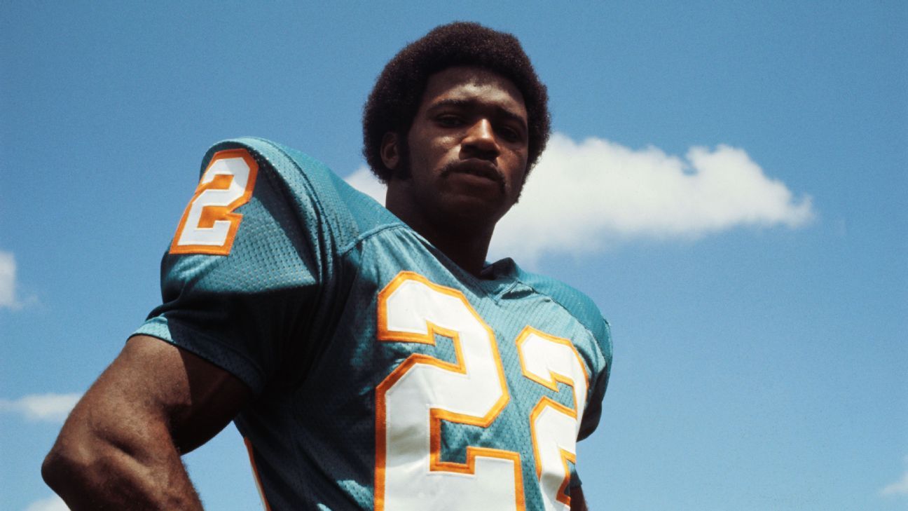 Mercury Morris, two-time Super Bowl champion with the Dolphins, dies at 77