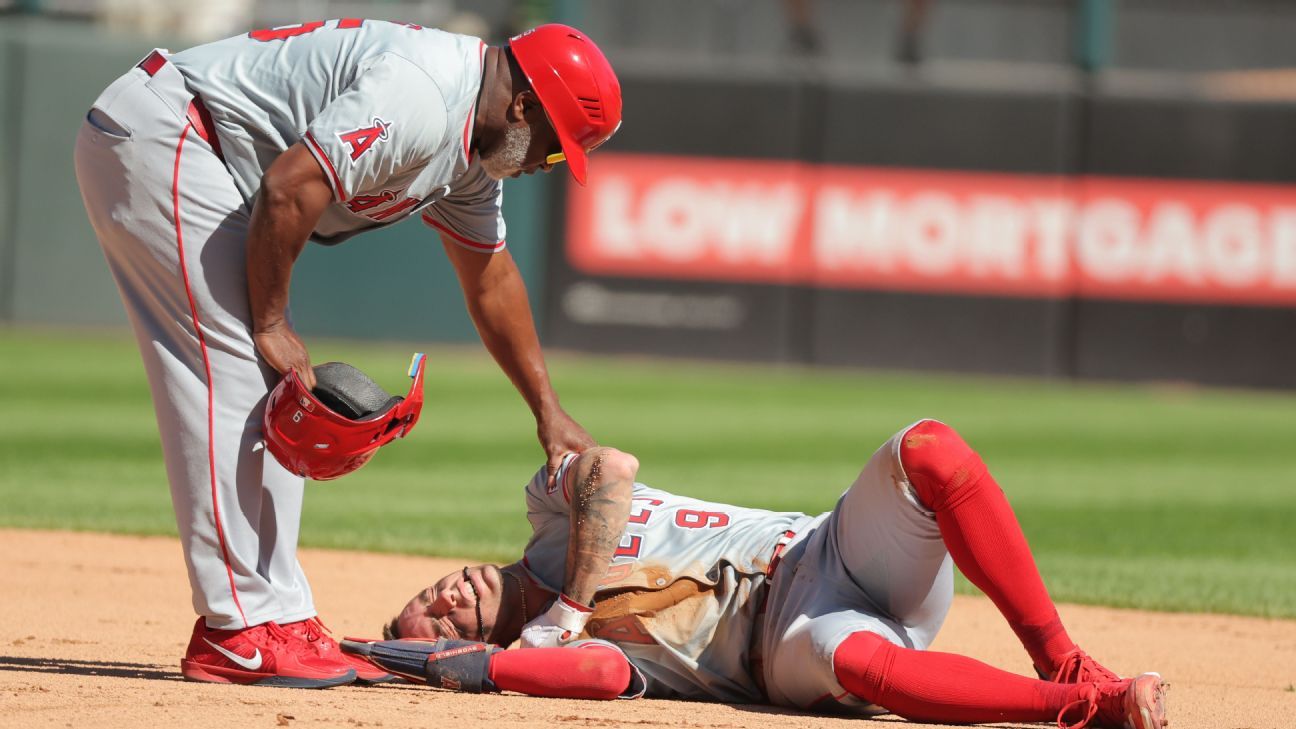 Neto departs Angels' loss with injured shoulder