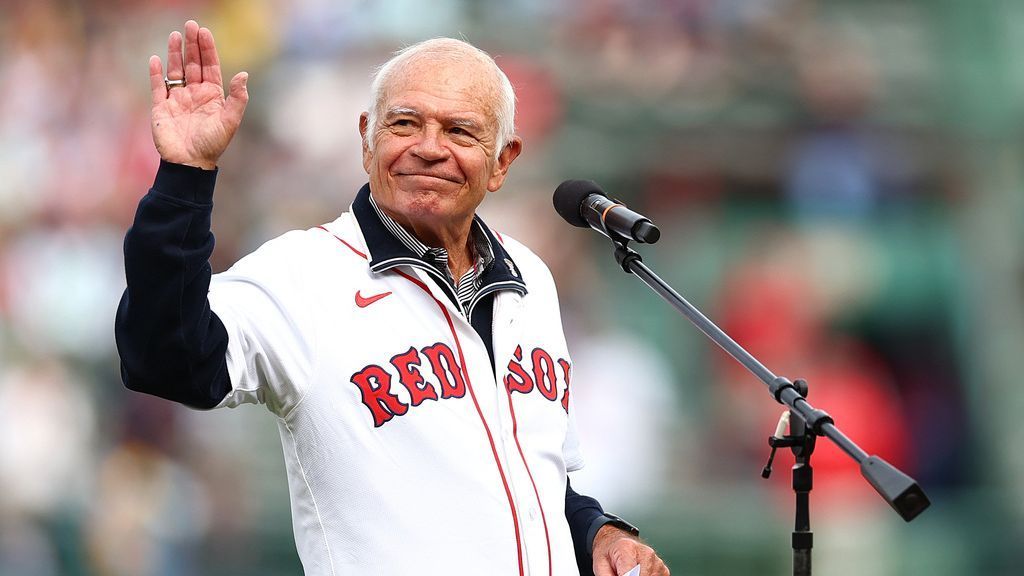 Red Sox honor retiring radio voice Castiglione