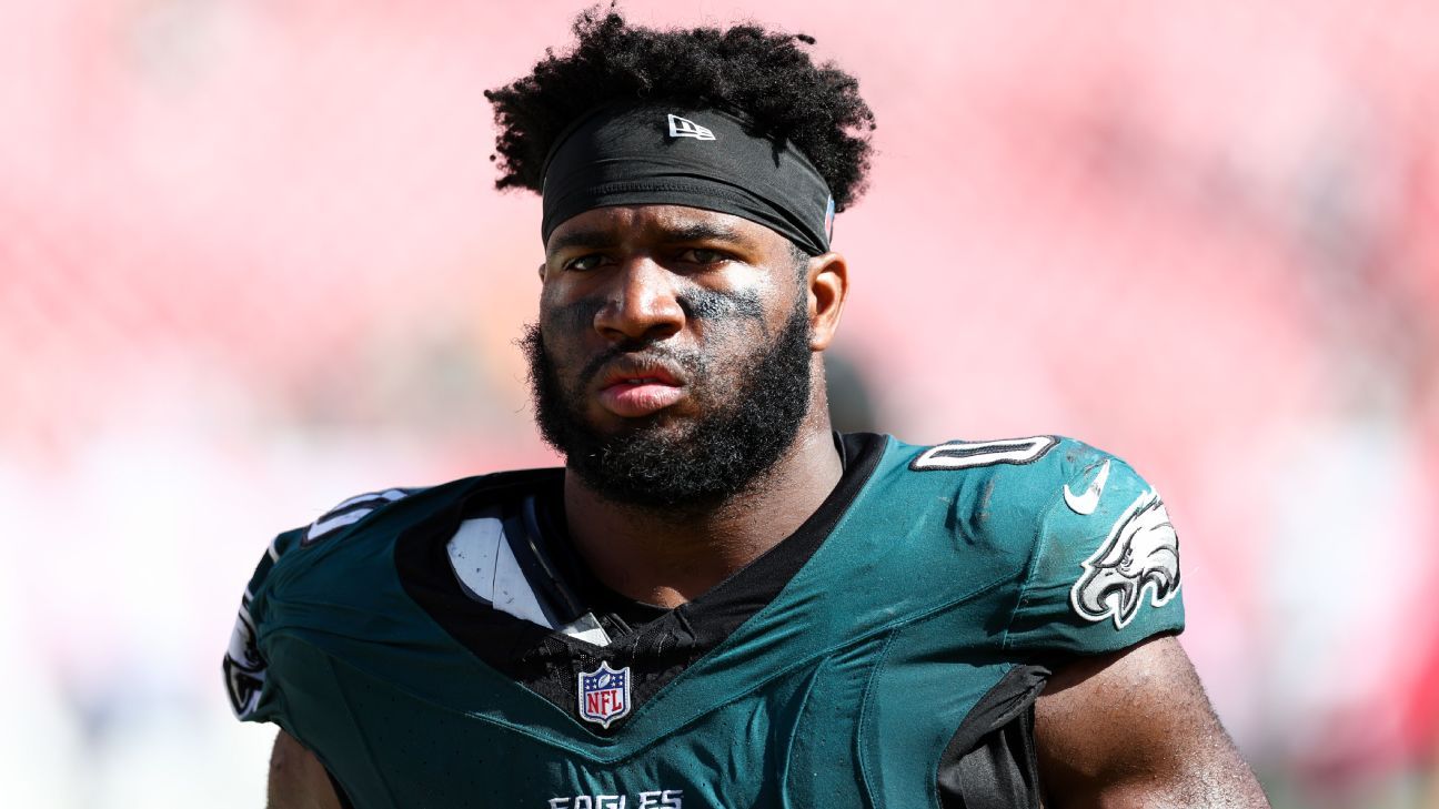 Eagles DE Huff to have wrist surgery, miss time