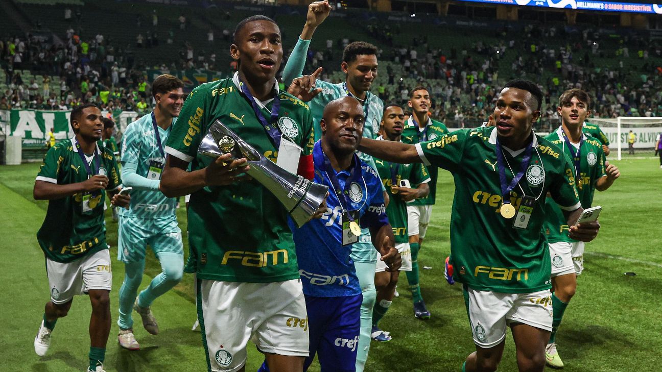 Coordenador destaca importância da versatilidade em atletas da base do Palmeiras