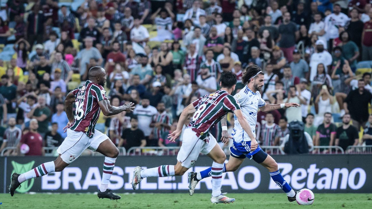 Revelação de jogador do Cruzeiro gera cobrança intensa no vestiário após derrota.