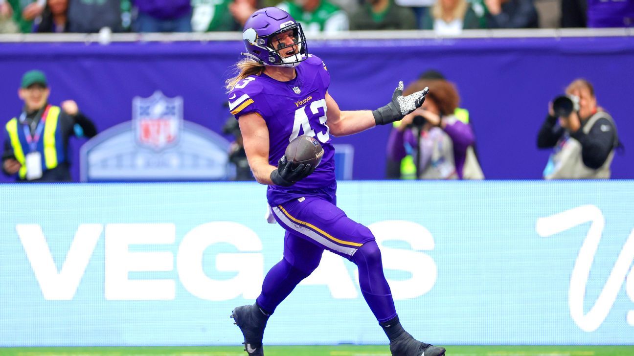 Van Ginkel of the Vikings tackles Rodgers of the Jets and returns it for a TD