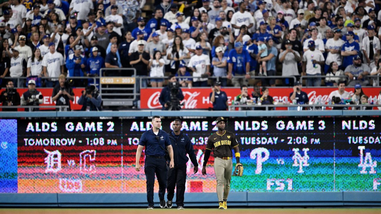 Padres-Dodgers se retrasan después de que fanáticos arrojaran objetos