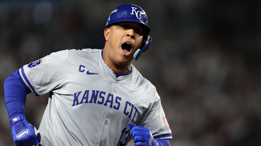 Salvador Perez’s HR sparks a 4-run fourth inning as the Royals take on the ALDS