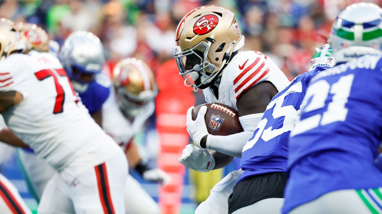 Deebo Samuel Sr. of the 49ers scores on a 76-yard touchdown