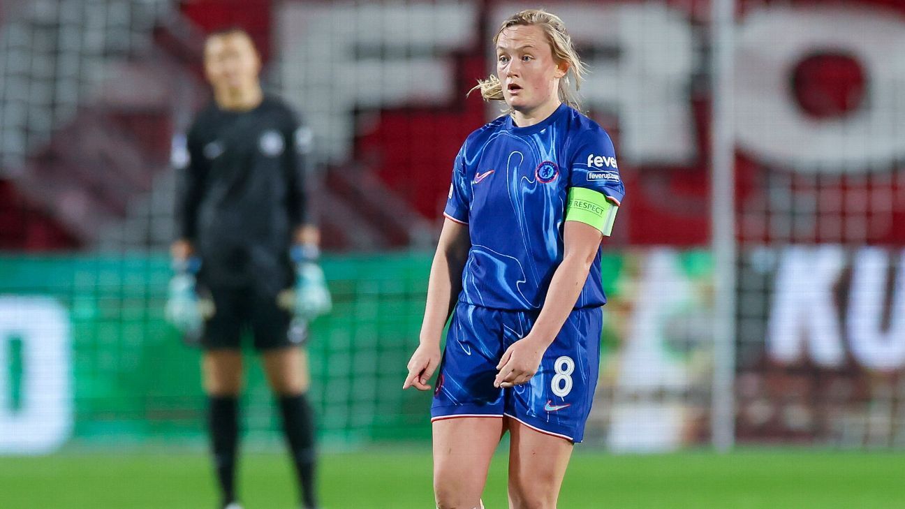Chelsea's Erin Cuthbert pens new deal until 2027