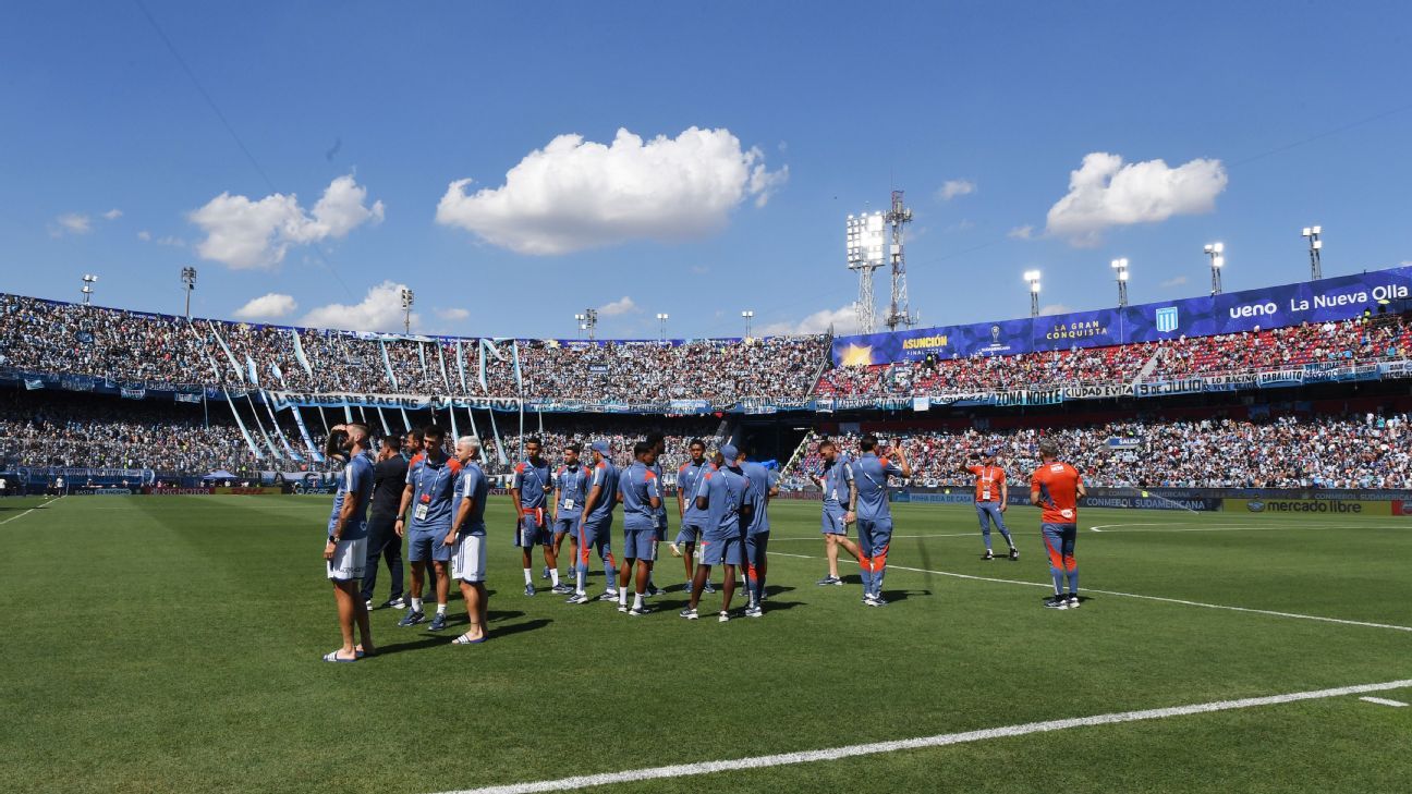 Final da Sul-Americana: Racing e Cruzeiro definem os times para a partida decisiva.