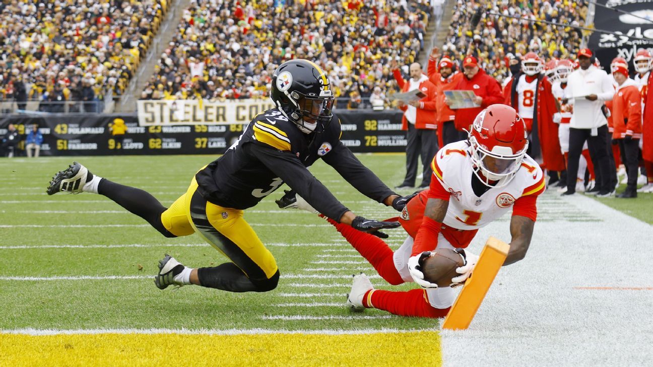 Chiefs' Patrick Mahomes throws 2 TD passes early ESPN
