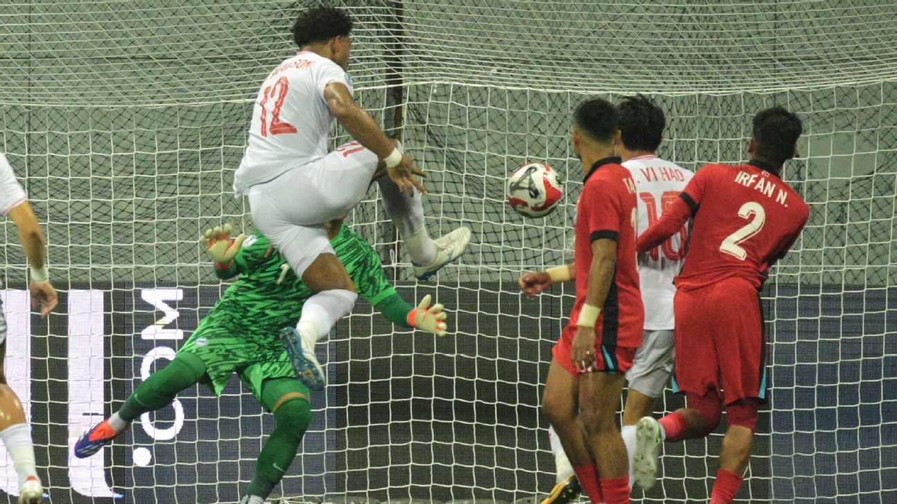 Singapore suffer late heartbreak as controversial finish sees Vietnam claim first-leg advantage