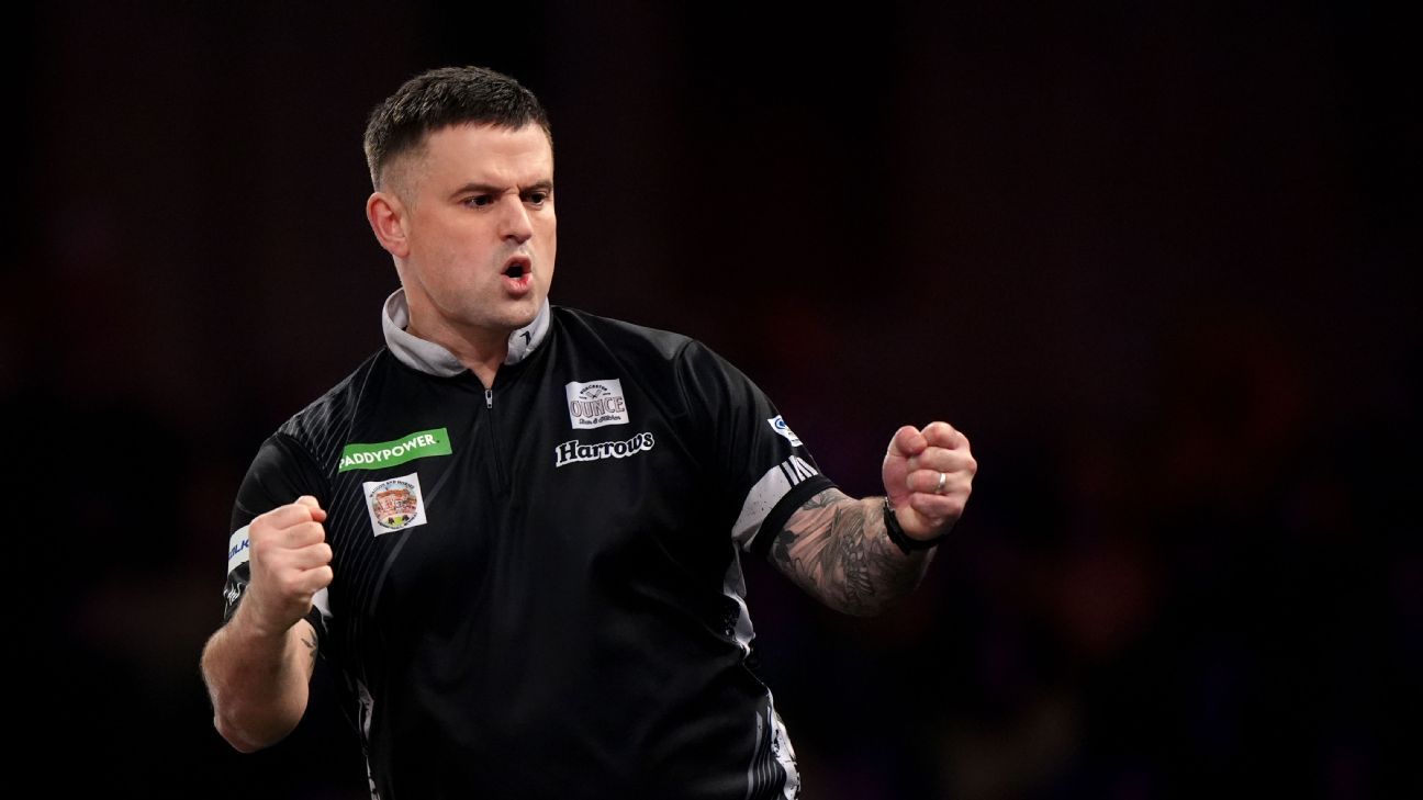 Luke Woodhouse wins despite Damon Heta ninedarter at PDC World