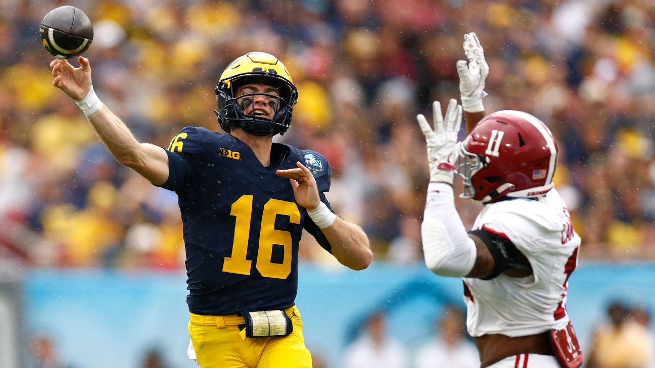 Michigan QB Warren reveals he tore ACL in bowl