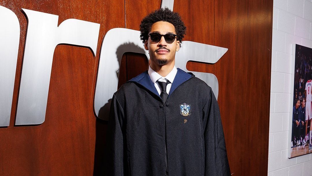 Jordan Poole arrives to Wizards game in Harry Potter outfit - ESPN
