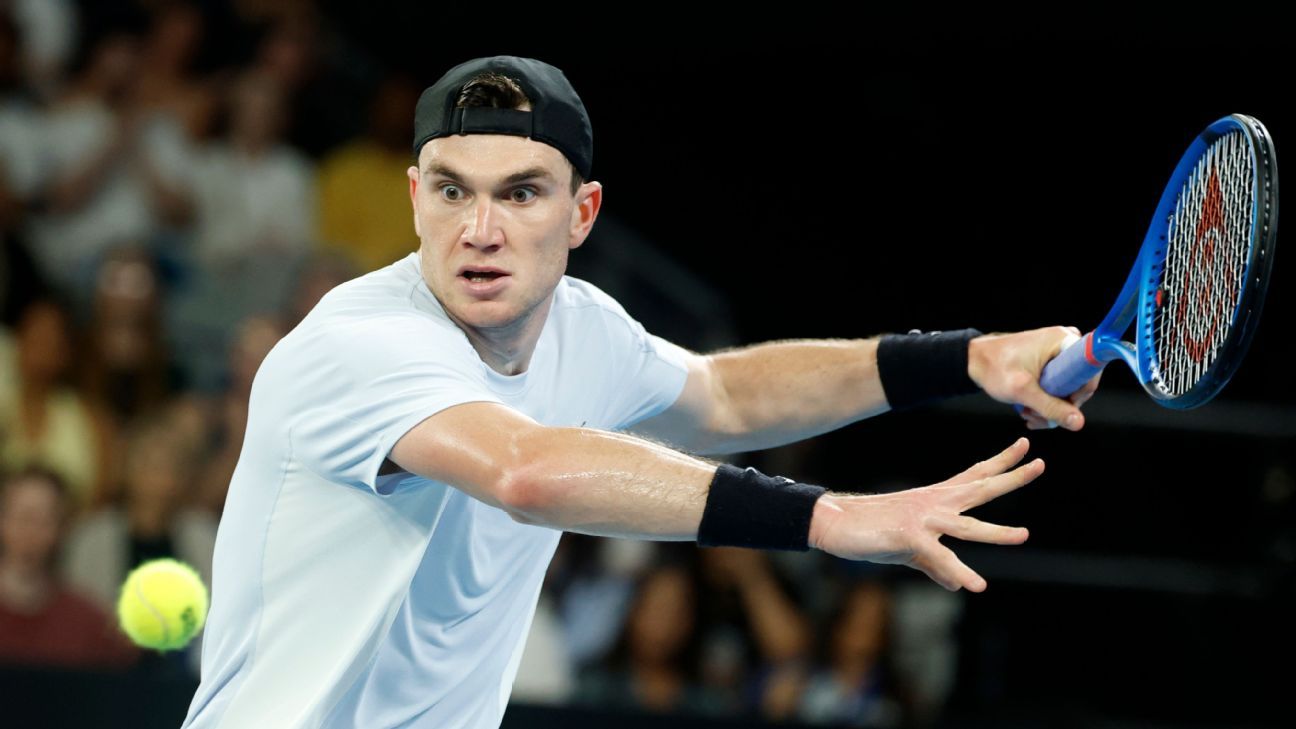 Australian Open: Jack Draper battles into third-round