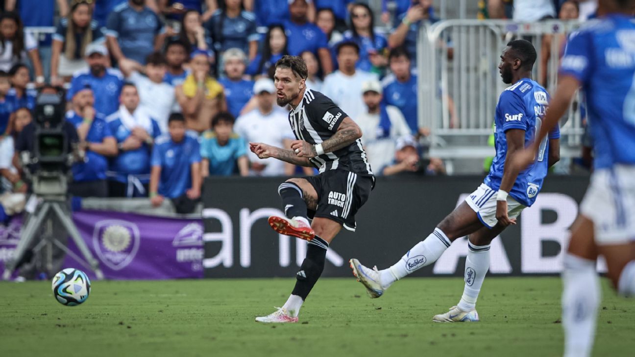 Lyanco provoca Fabrício Bruno em clássico entre Atlético-MG e Cruzeiro