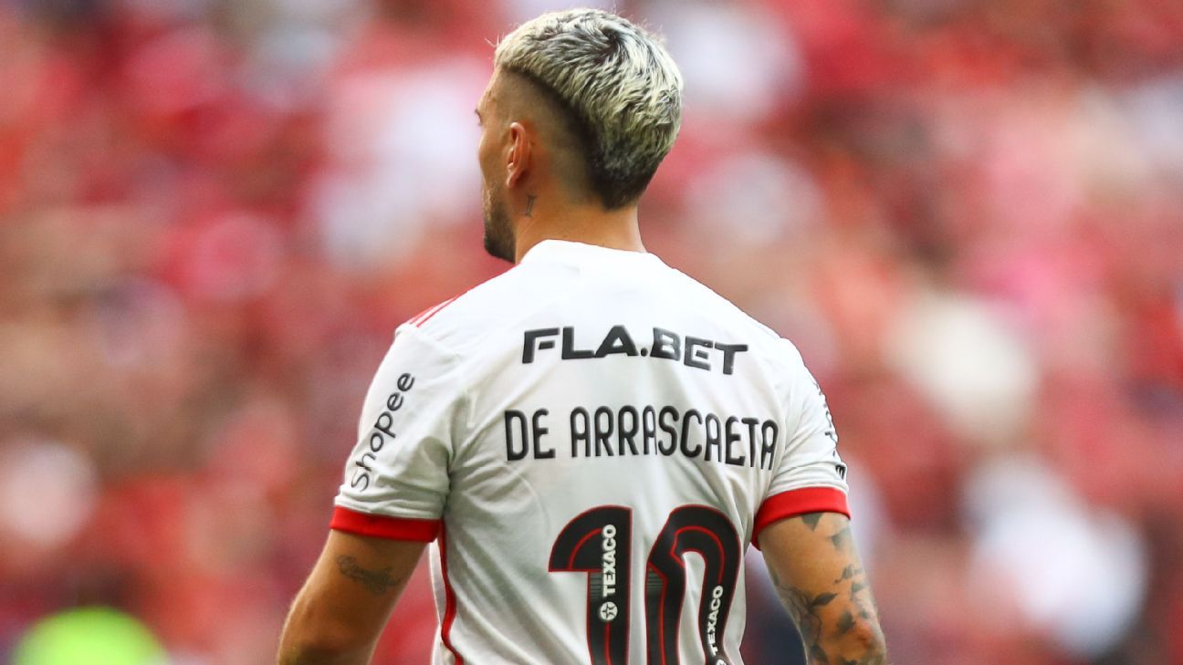 Arrascaeta diz que está 'pagando pelo preço' de jogar lesionado pelo Flamengo: 'Era para ter operado antes'