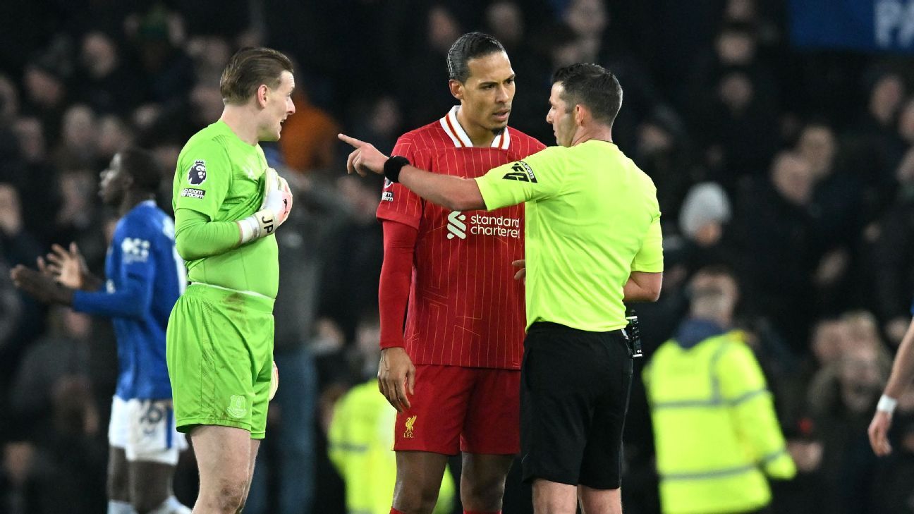 Van Dijk on Merseyside derby: Ref lost control