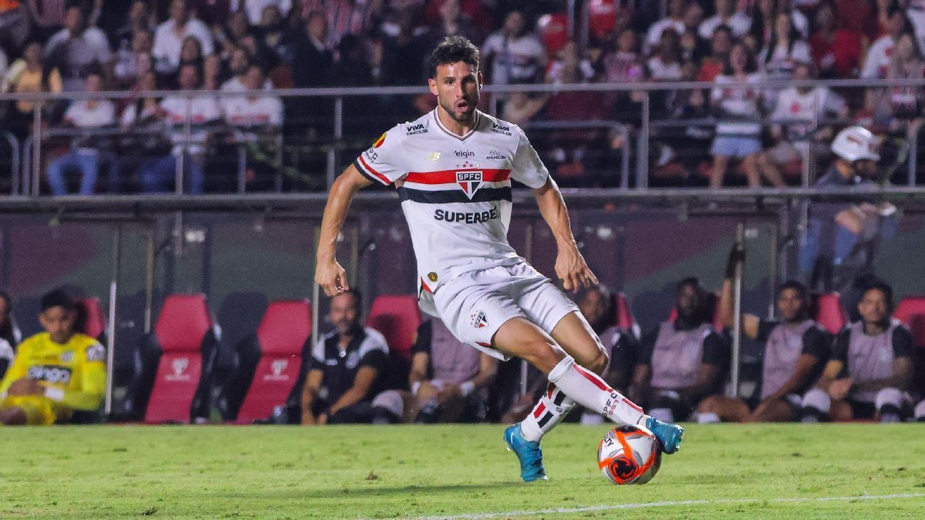 Salários atrasados no São Paulo? Calleri comenta situação e dá recado a elenco