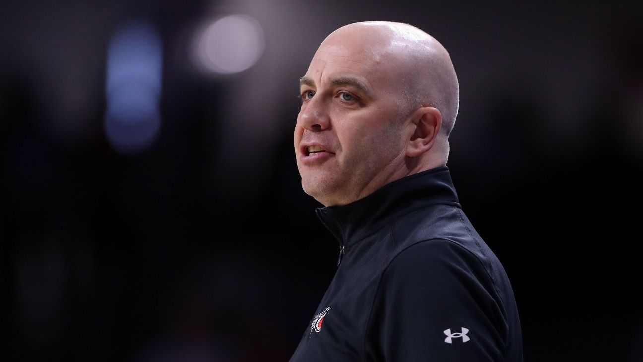 Utes fire hoops coach Smith during fourth season