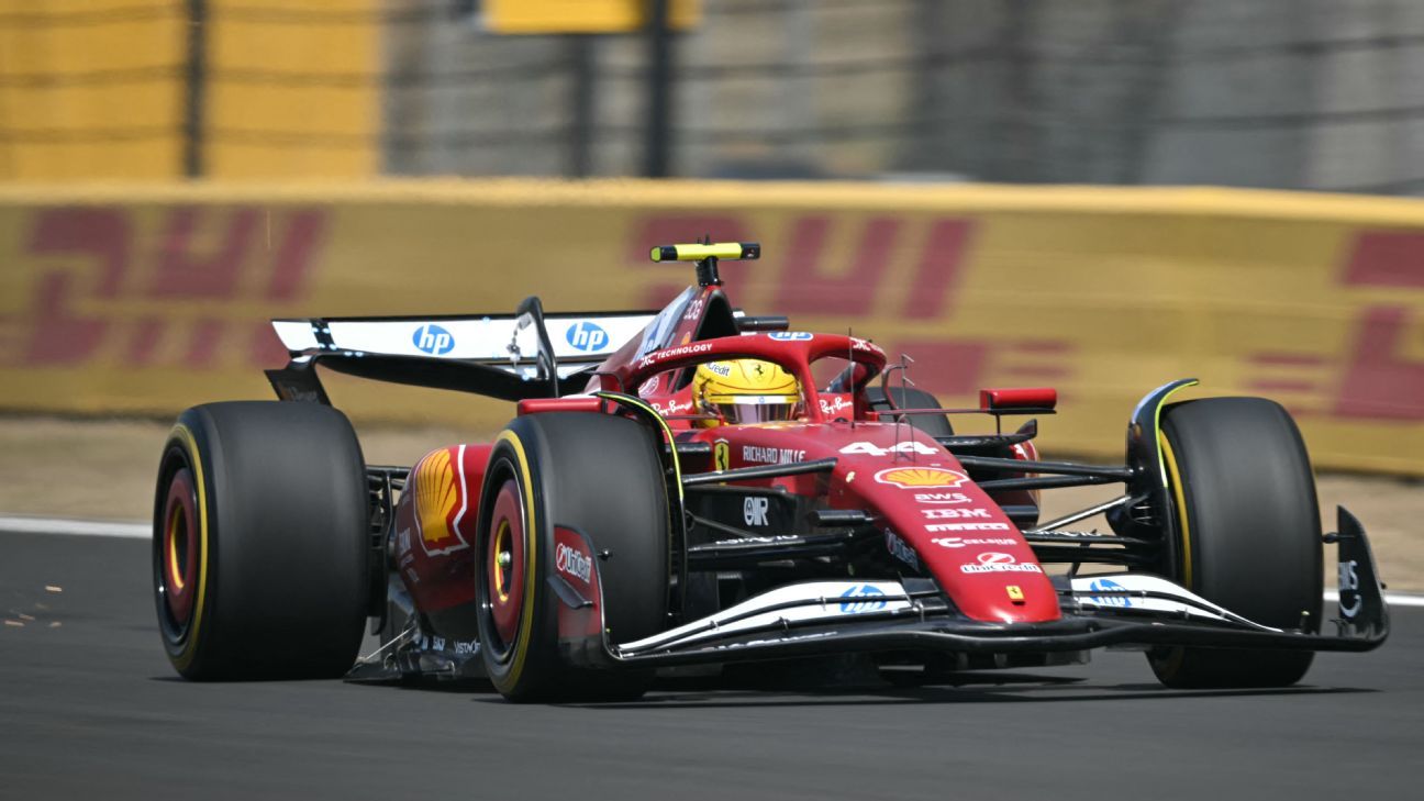 Dominant Hamilton wins Chinese GP sprint