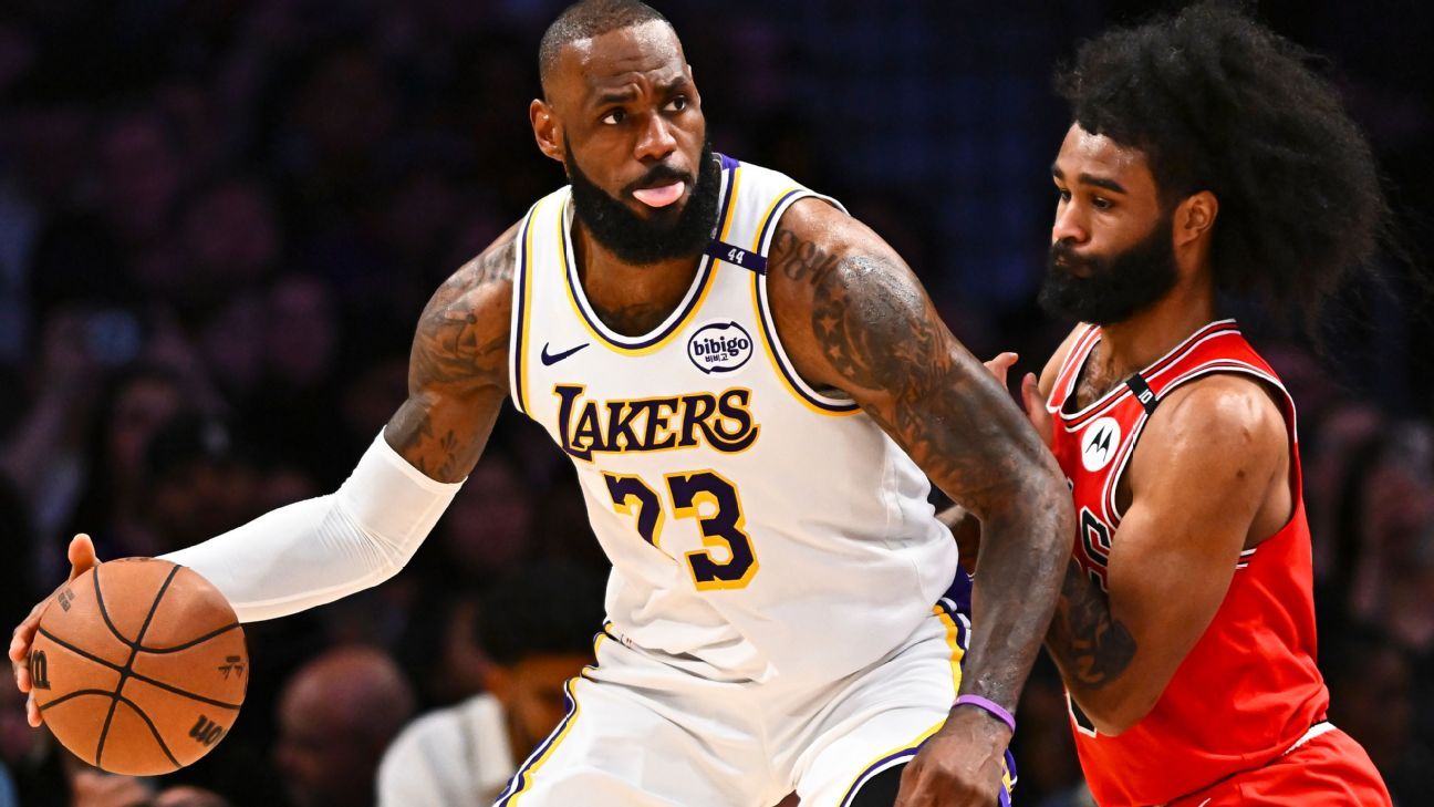 With LeBron back, Lakers lose, eye strong finish