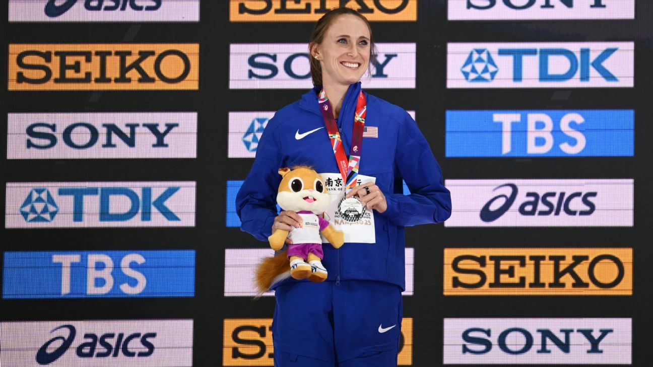 Shelby Houlihan Wins Silver in Comeback After Burrito-Related Ban