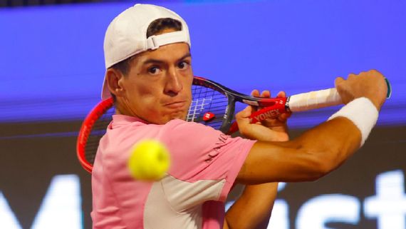 Sebastián Báez in action at the ATP 250 Bucharest