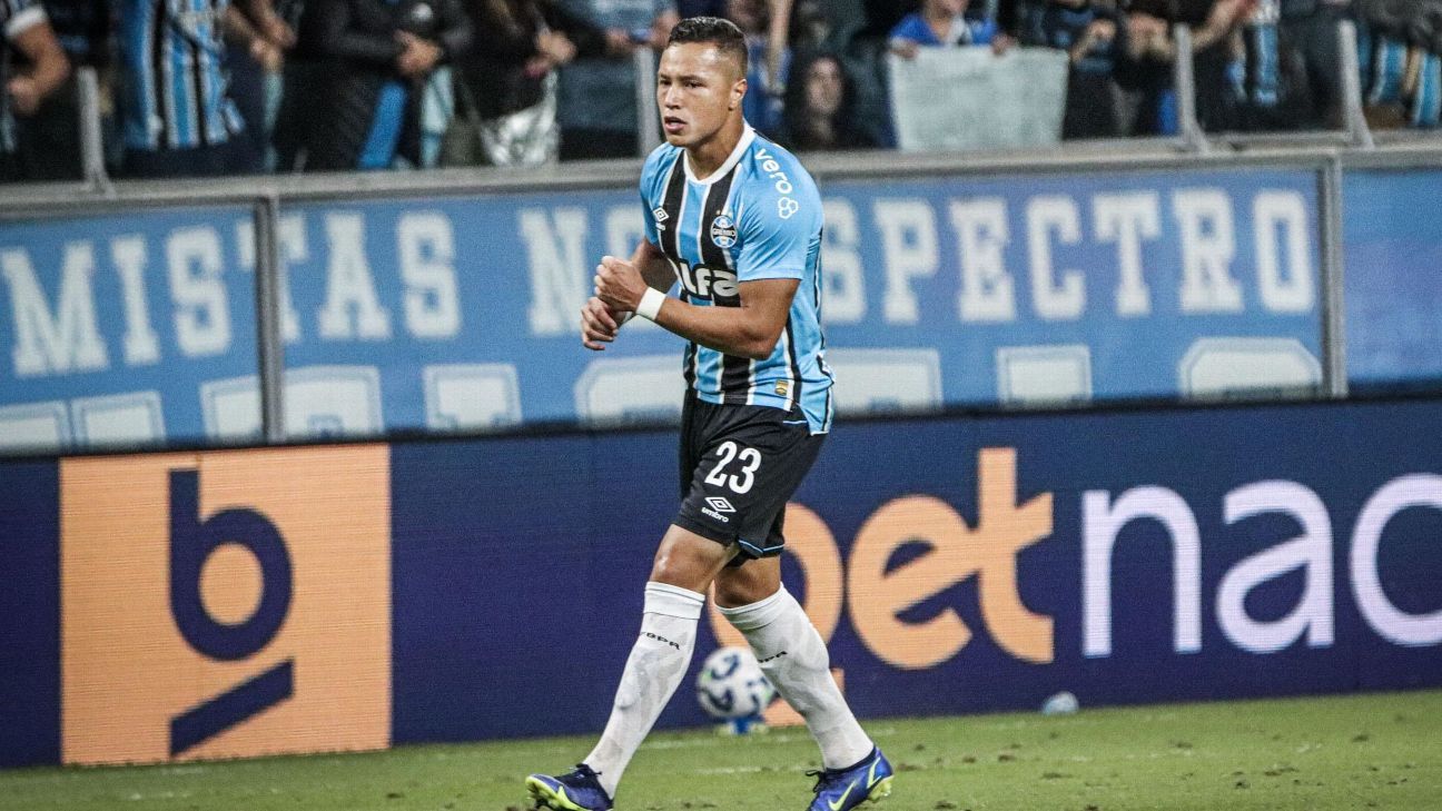 Marlon próximo de acionar cláusula de compra obrigatória no Grêmio.