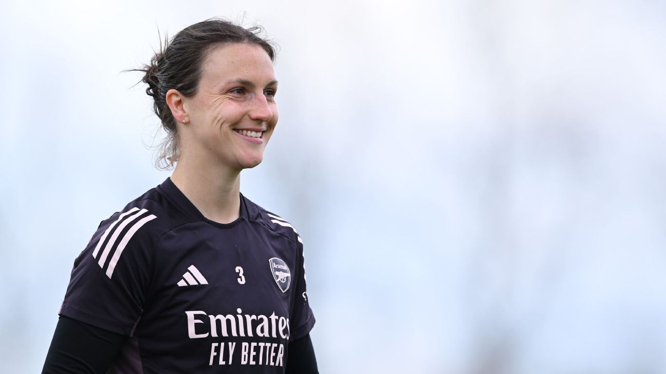 Wubben-Moy signs new three-year Arsenal contract