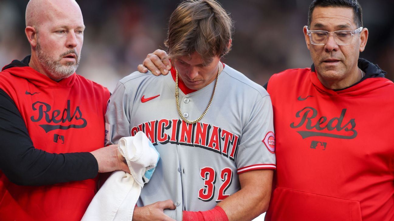 Reds left fielder Callihan suffers broken forearm