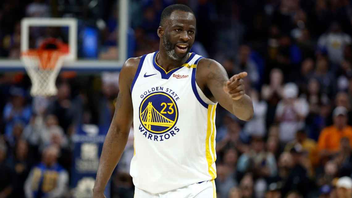 Draymond Green playing basketball