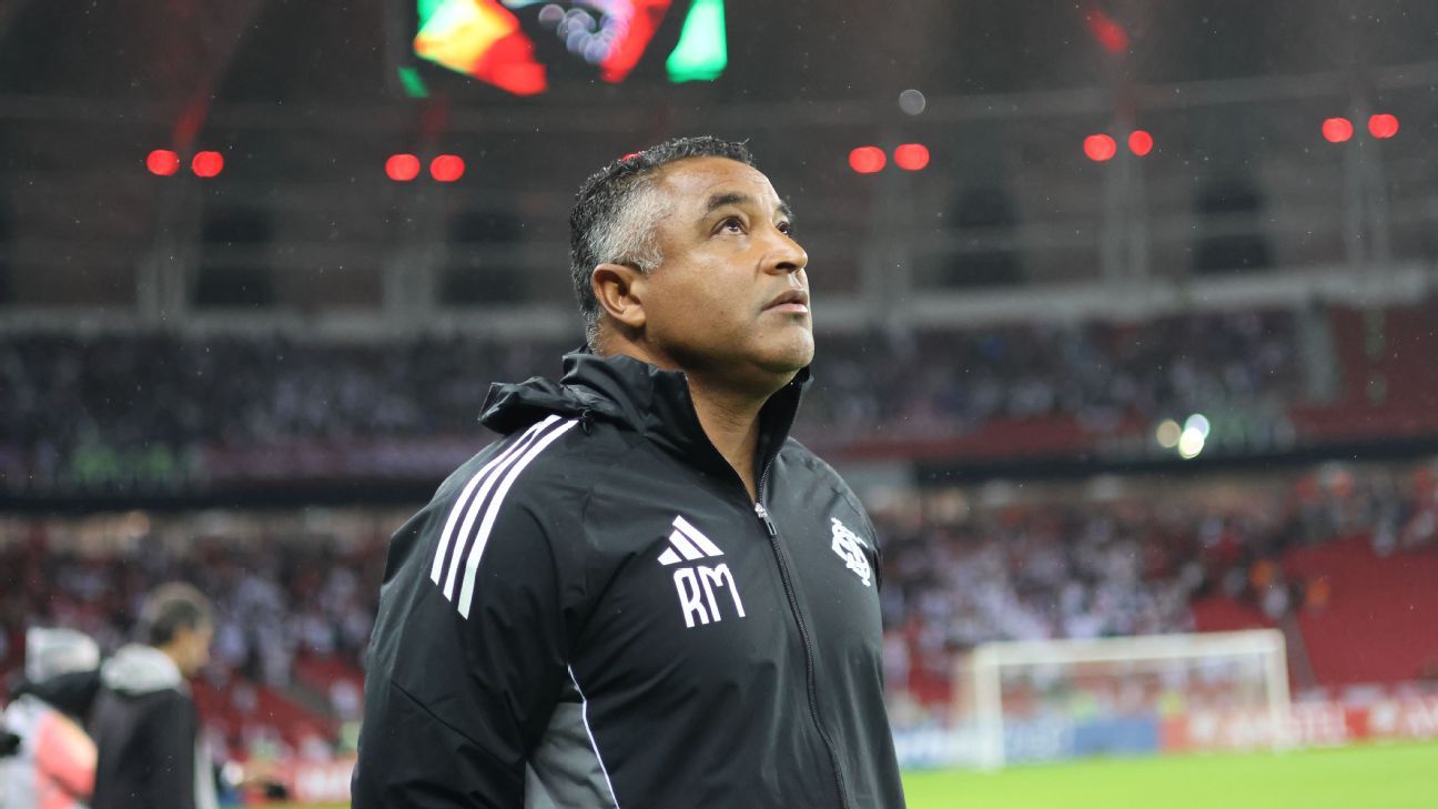 Presidente do Inter confirma permanência de Roger Machado após eliminação na Libertadores.