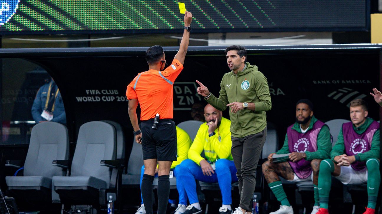 Abel Ferreira critica arbitragem e justifica desempenho no Mundial Sub-20.