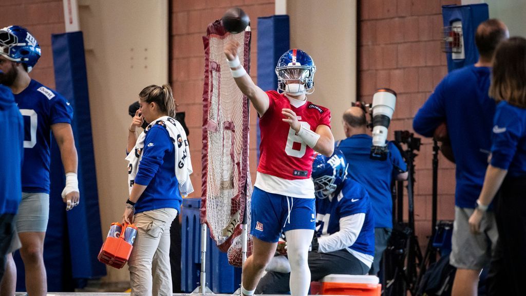 Giants rookie QB Dart draws praise: ‘Fit right in’