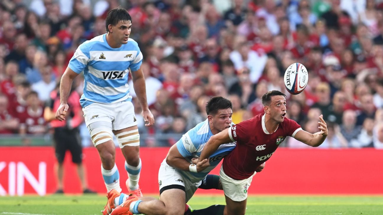 Jugadas sueltas y pases fallidos fueron una constante en el desempeño de los Lions.