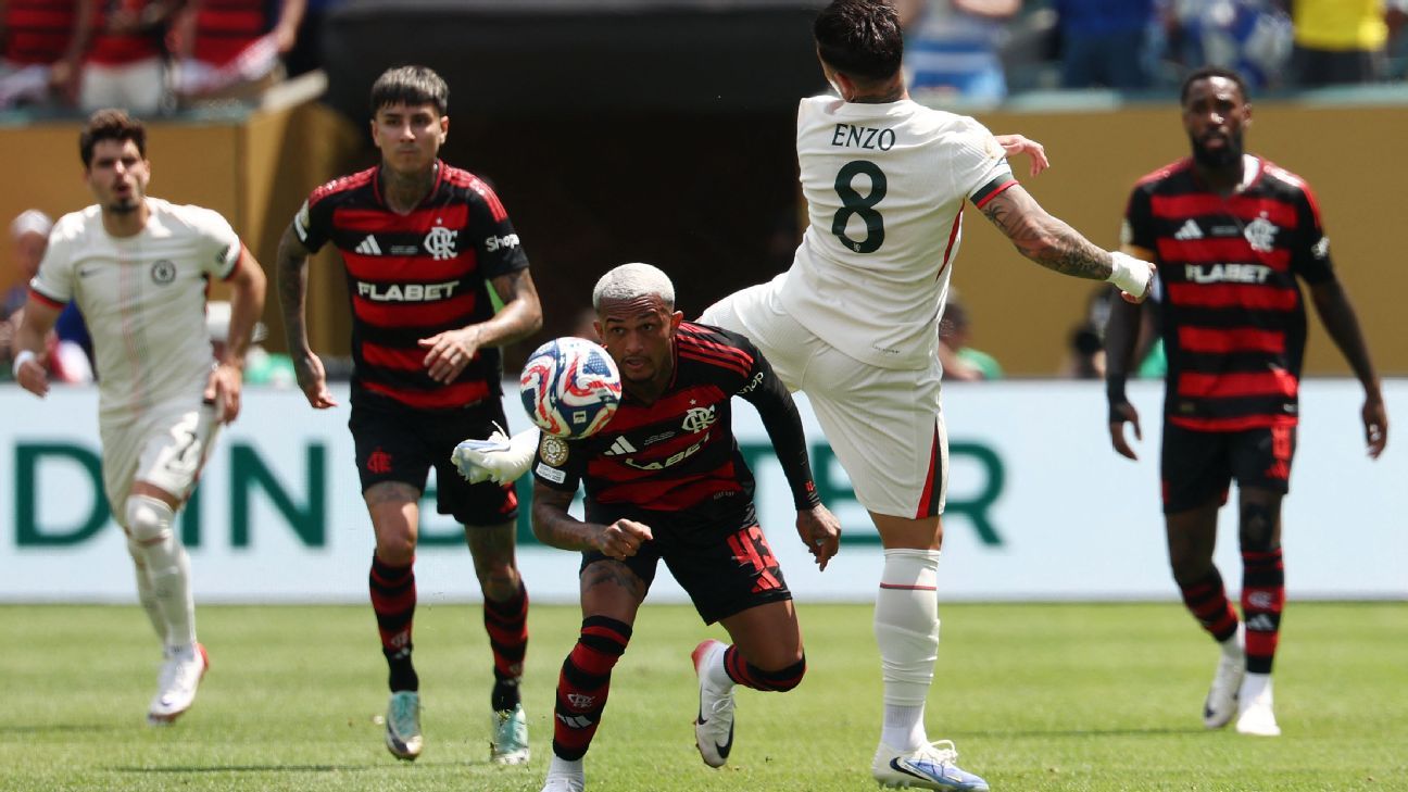 Diretor do Chelsea busca Boto no estádio para avaliar destaque do Flamengo