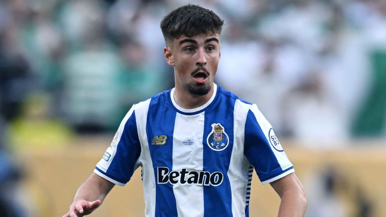 Transfer rumors, news: Arsenal, Man City battle for Fernandes