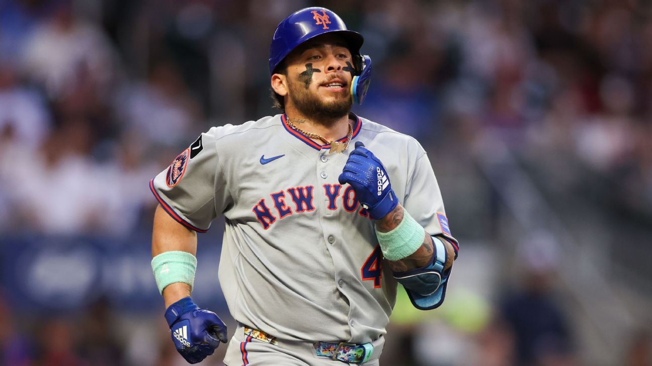 Mets demote struggling catcher Alvarez to minors