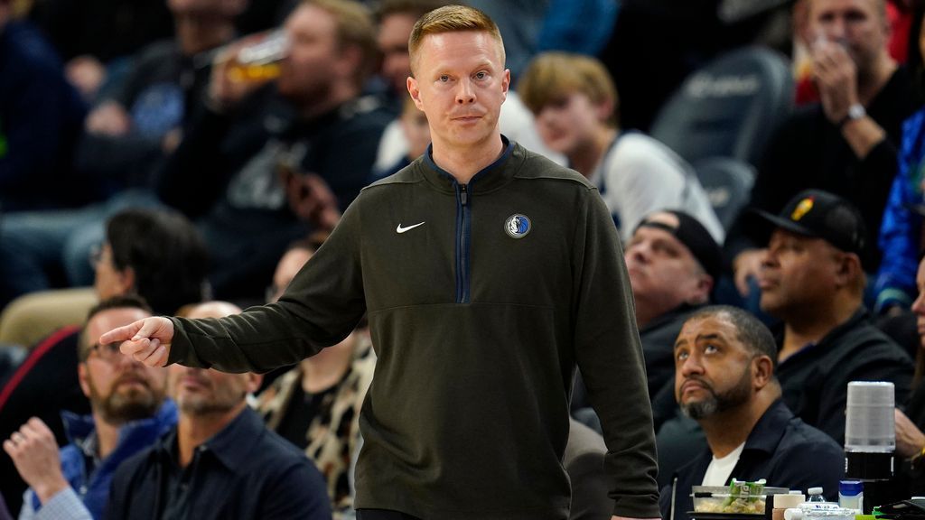 Mavericks assistant Sweeney joins Spurs' staff