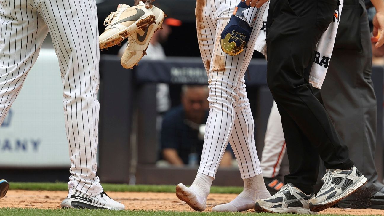 Shoeless Jazz: Yanks star loses both cleats, scores