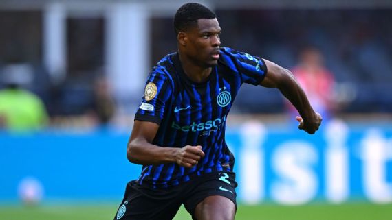 Barcelona & Dumfries: Transfer News & Rumors denzel dumfries in Inter Milan kit