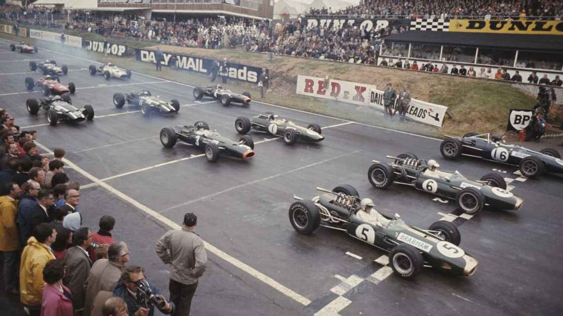 Jack Brabham en la pole position en Brands Hatch