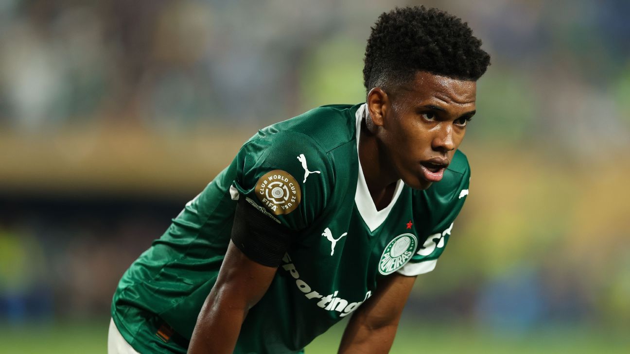 Estêvão demonstra irritação em entrevista no Palmeiras: 