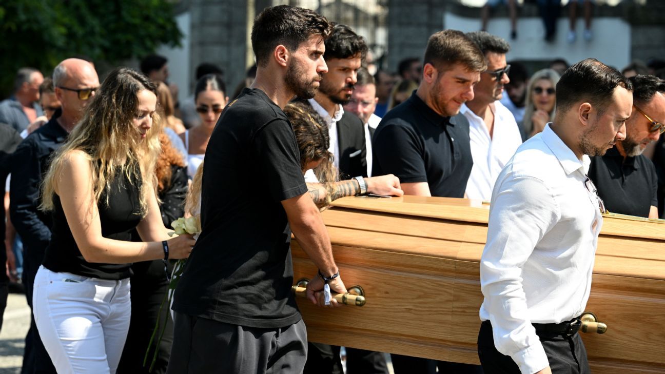 Rúben Neves en el funeral de Diogo Jota.