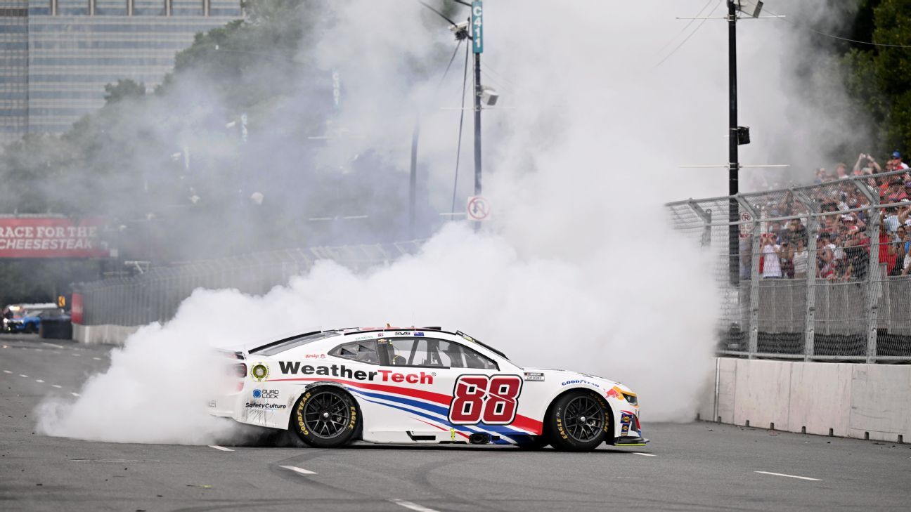 Van Gisbergen wins again to finish Chicago sweep