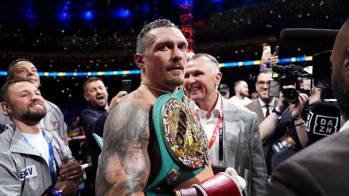 Александр Усик после победы над Дэниелом Дюбуа