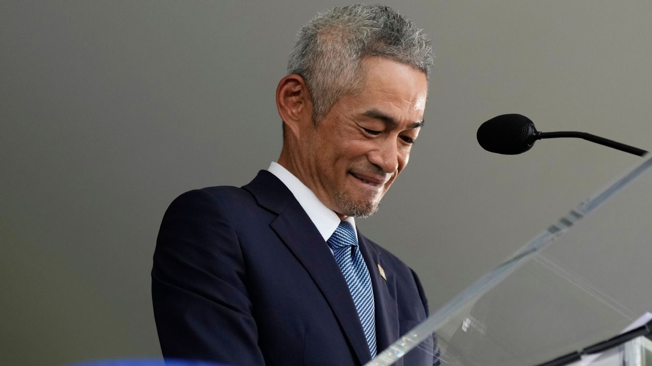 Ichiro shows funny side, joins CC, Wagner in HOF