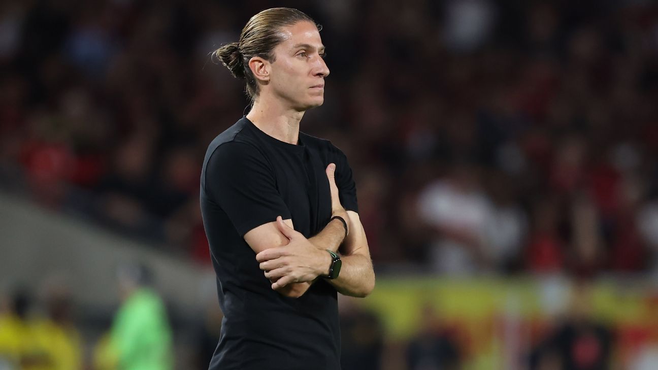De arbitragem a 'corneta' de Alcaraz, Filipe Luís responde assuntos polêmicos após vitória do Flamengo