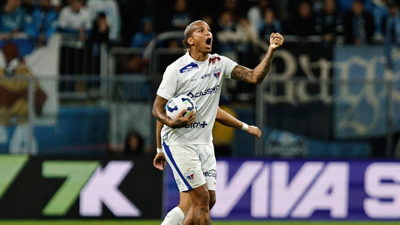 Deyverson enfrenta vaias da torcida do Grêmio após gol pelo Fortaleza